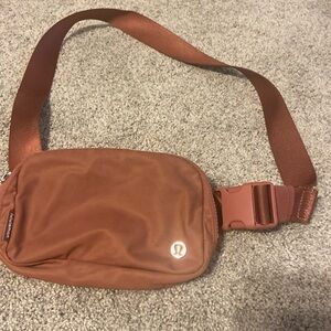Lululemon belt bag in Briar Rose
